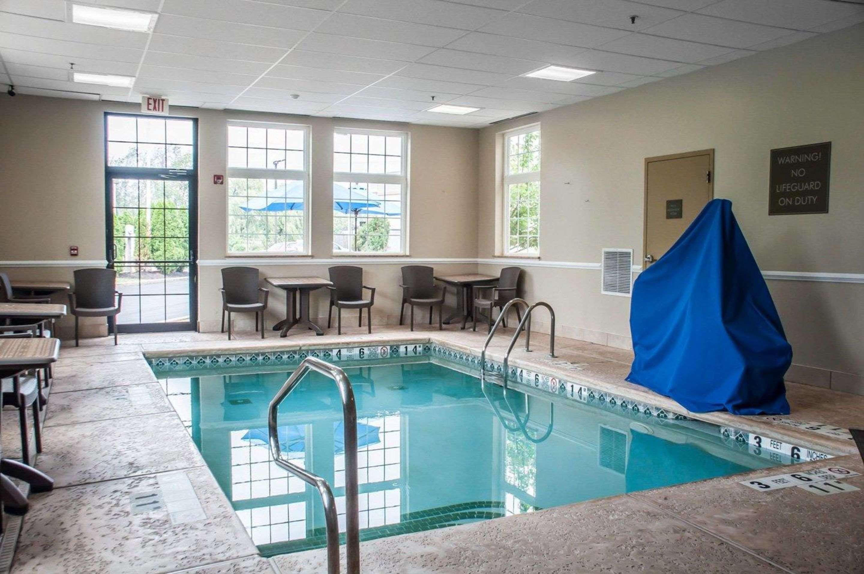 Comfort Inn University Амхерст Экстерьер фото