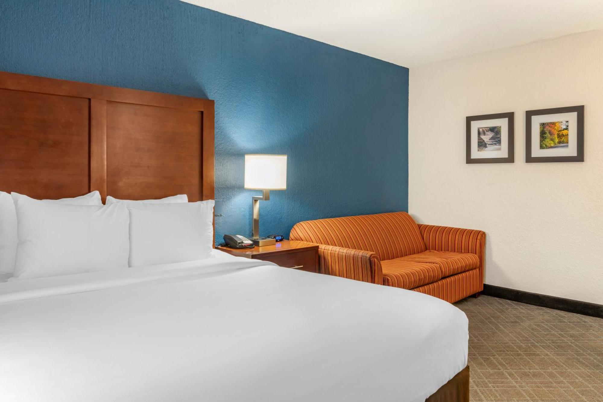 Comfort Inn University Амхерст Экстерьер фото