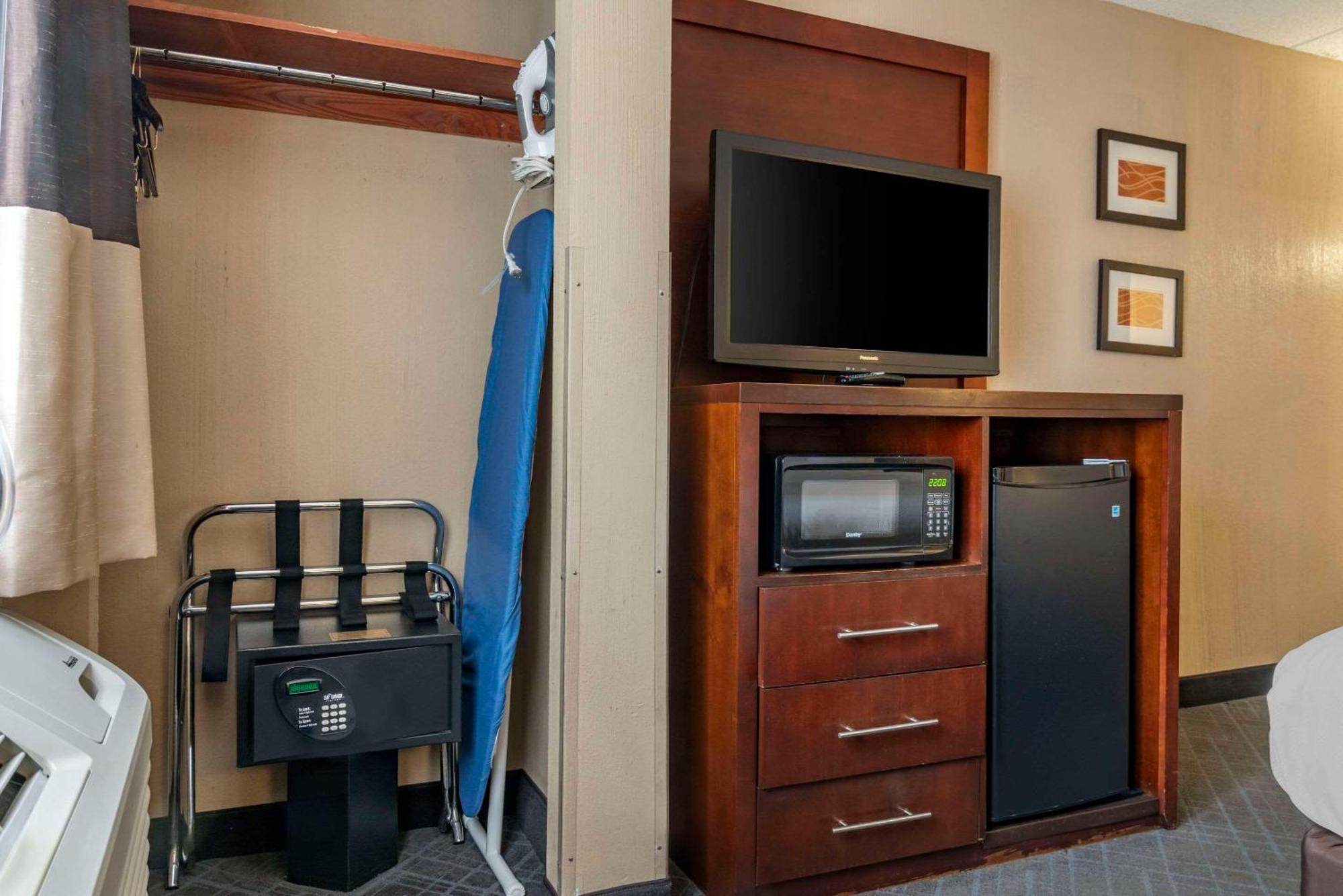 Comfort Inn University Амхерст Экстерьер фото