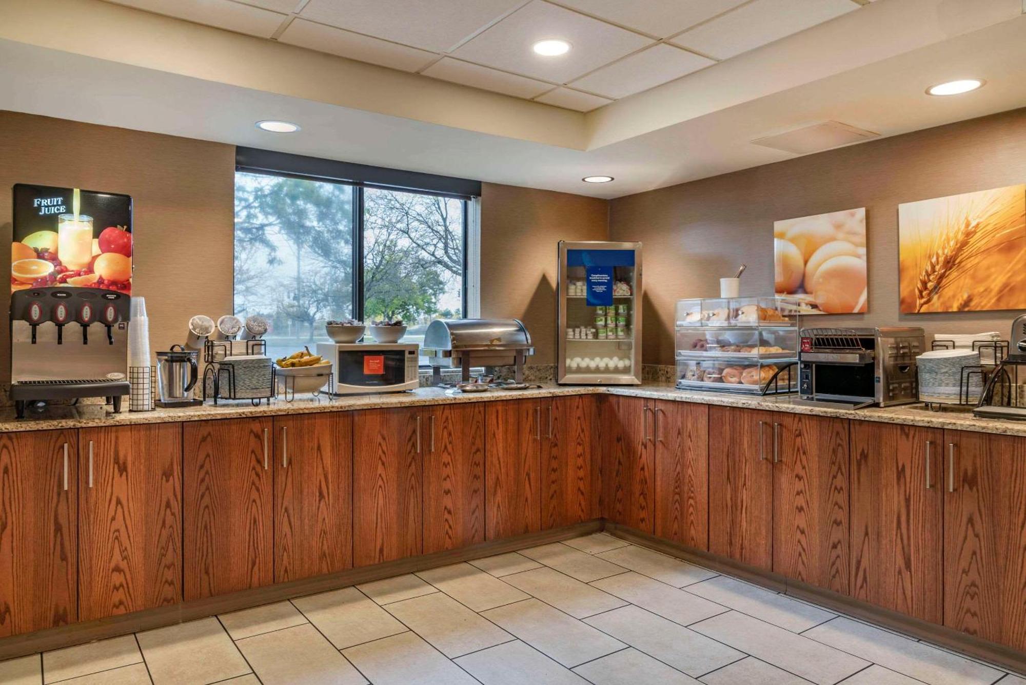 Comfort Inn University Амхерст Экстерьер фото